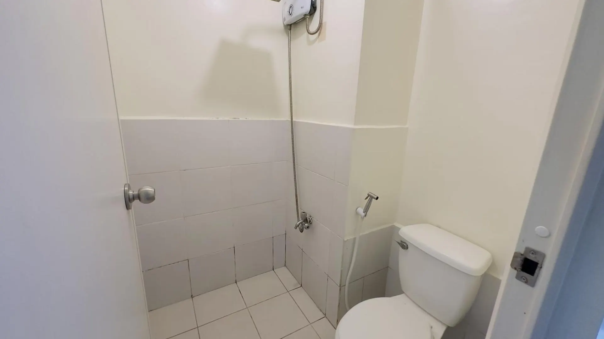 Hassle Free Check In And Out With Unli Wifi Netflix Aparthotel Mandaluyong